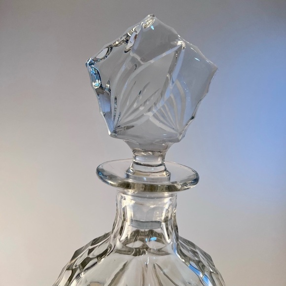Godinger Dublin Collection Triangular Crystal Whiskey Liquor Decanter 61 ml - Picture 3 of 8